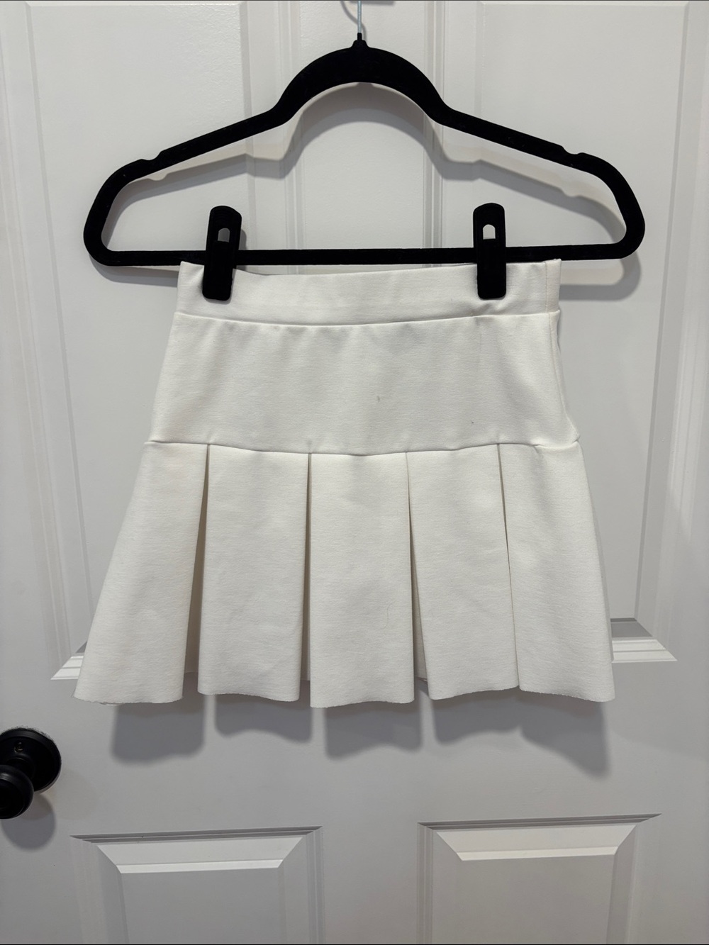 Lioness Rescue Me Pleated Mini Skirt, Thick White Pleated Min Skirt - Picture 5 of 6